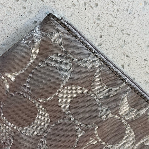 Vintage Y2K Coach Logo Silver Metallic mini wristlet wallet EUC - Picture 2 of 8